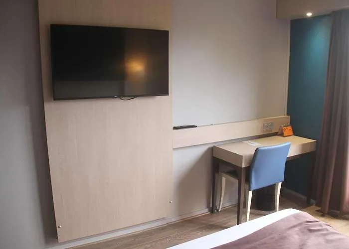 Kyriad En Bresse Otel 3*