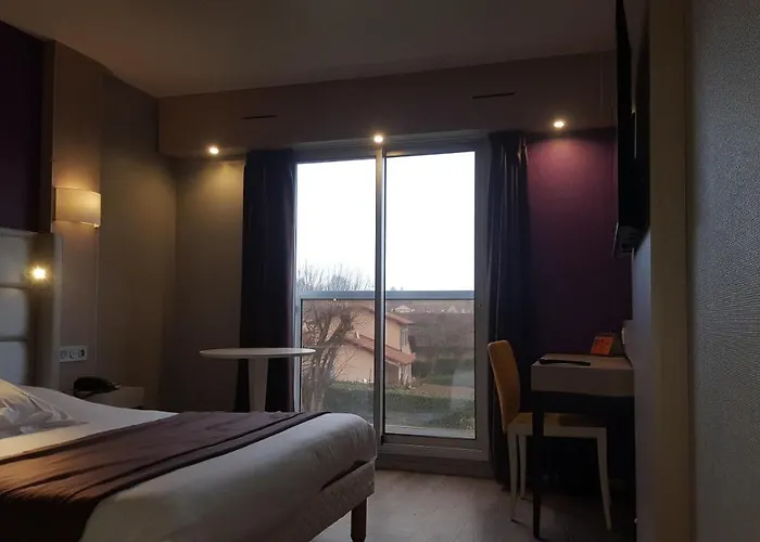 Otel Kyriad En Bresse 3*